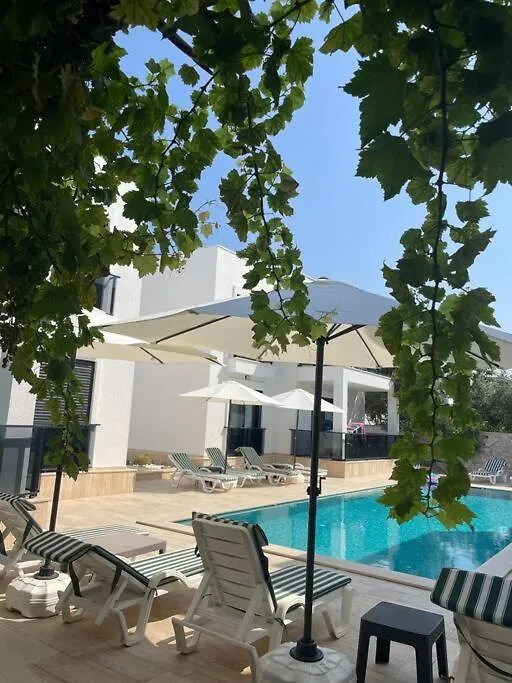 300M To Beach 2 Bedroom Garden Floor Flat With Pool - Yeni Duenya Bodrum B1 0*,  Turcja
